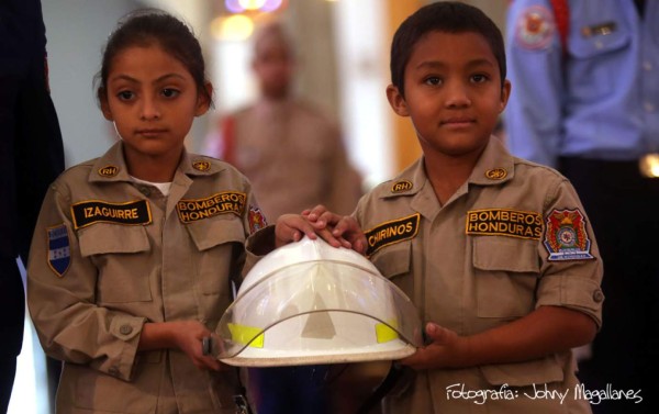 Bomberos rinden honor a la Virgen de Suyapa