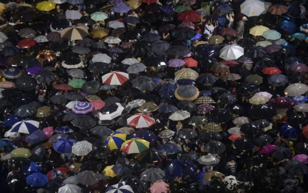 Argentinos realizan marcha del silencio exigiendo respuesta sobre muerte de un fiscal &nbsp;