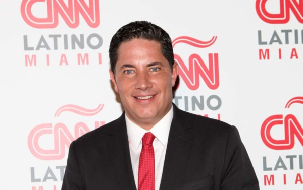 Fernando del Rincón les canta a las mujeres al ritmo de Ricardo Arjona