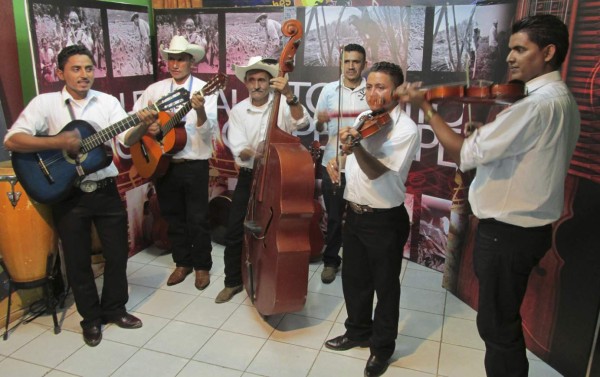 Bandas de música popular hacen vibrar a los sureños