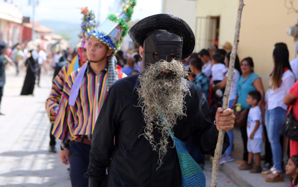 Día del Indio Lempira: Fiesta y color en lucido desfile hondureño
