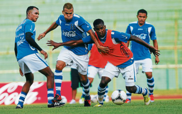 Honduras entra en calor para el juego contra México