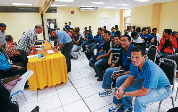 Árbitros hondureños en pie de guerra