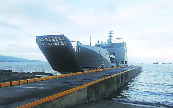 El buque Gracias a Dios ya está anclado en Puerto Cortés