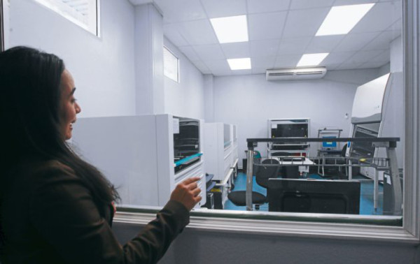 Inauguran moderno laboratorio de análisis