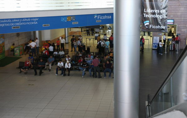 Delirio se apodera de veraneantes al abandonar la capital hondureña