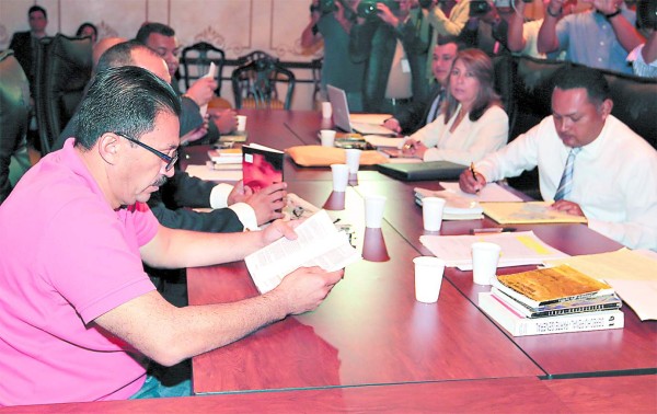 Fiscalía pide juicio oral para diputado Luis Galdámez