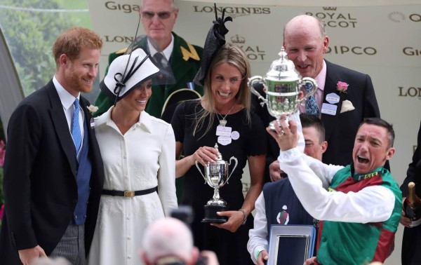 FOTOS: Meghan Markle luce espectacular vestido de Givenchy en su aparición en el Ascot