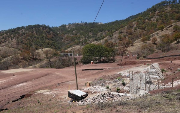 Denuncia internacional y protestas por informe sobre obras de La Tigra