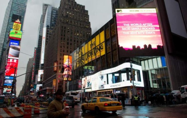 Times Square en Nueva York exhibe la pantalla más grande del mundo