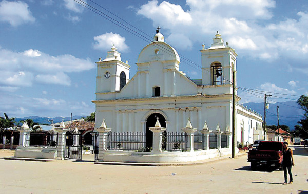 Delincuentes saquean dos iglesias católicas