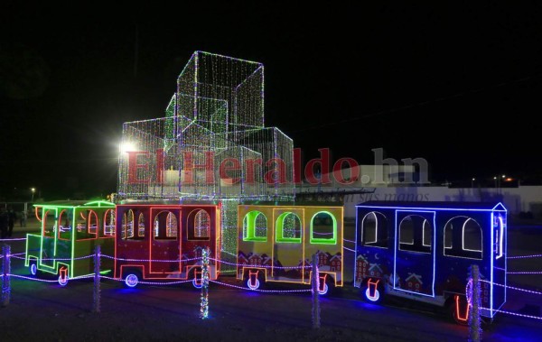 FOTOS: Luces, color y alegría en la Villa Navideña de Tegucigalpa
