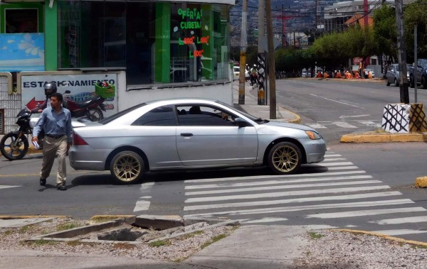 Cuestionan nudos viales que se forman en las rotondas