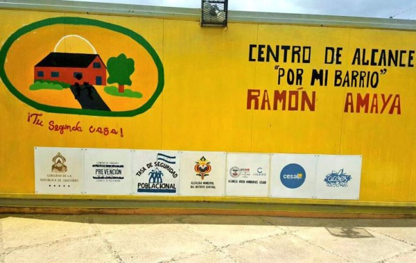 Presidente de Honduras inaugura Centro de Alcance en la capital