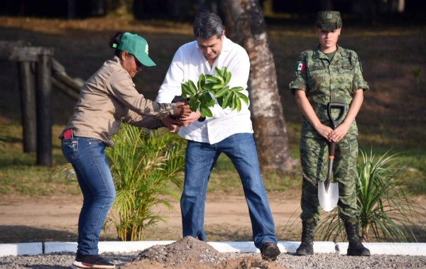 FOTOS: Risas y complicidad entre Juan Orlando y López Obrador, durante encuentro en México