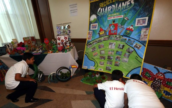 Ingenio y creatividad en la exposición de los proyectos ambientales escolares