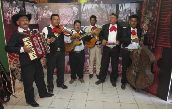 Bandas de música popular hacen vibrar a los sureños