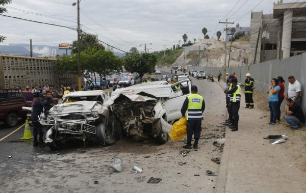 572 muertos y 1,272 lesionados en 6,390 accidentes de tránsito
