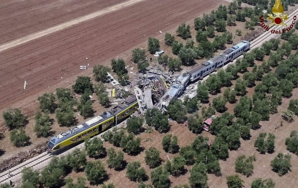 Chocan de frente dos trenes en Italia; al menos 12 muertos&nbsp;&nbsp;&nbsp;