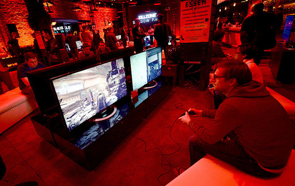 Fanáticos corren a comprar su PlayStation 4