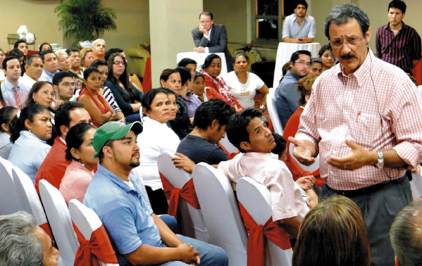 Al erradicar la corrupción sobrará dinero para invertir