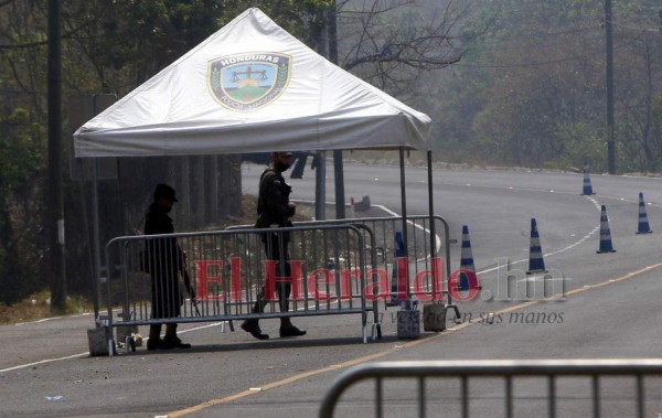 Espectaculares fotos de la quietud que envuelve la capital cerrada por la pandemia