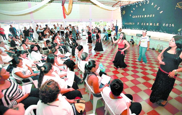 Honduras: Se gradúan 70 reclusas de la PN