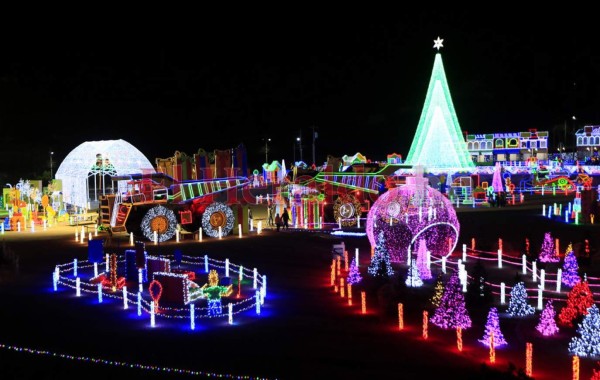 FOTOS: Luces, color y alegría en la Villa Navideña de Tegucigalpa