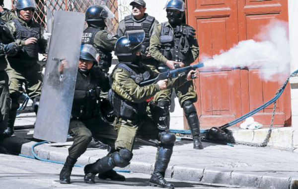 Evo asediado por ofensiva en Bolivia que deja siete heridos