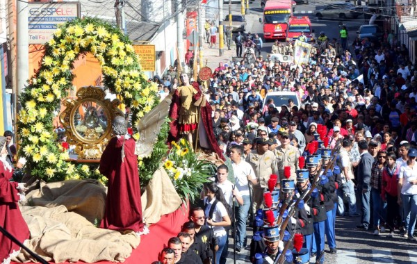 FOTOS: Procesión de la Virgen de Suyapa en la capital de Honduras