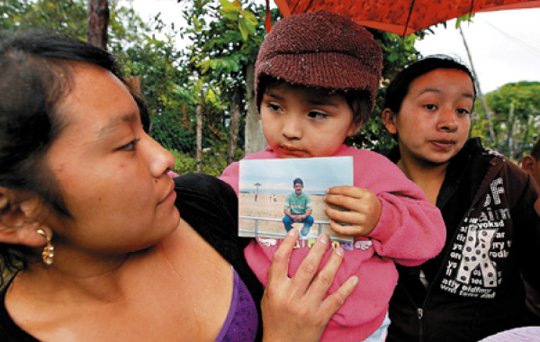 Investigan muerte de 17 personas por ingesta de alcohol adulterado