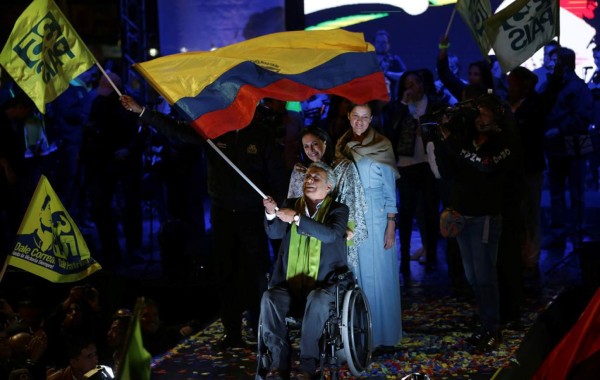 Ecuador: allanan encuestadora que dio victoria a opositor en balotaje