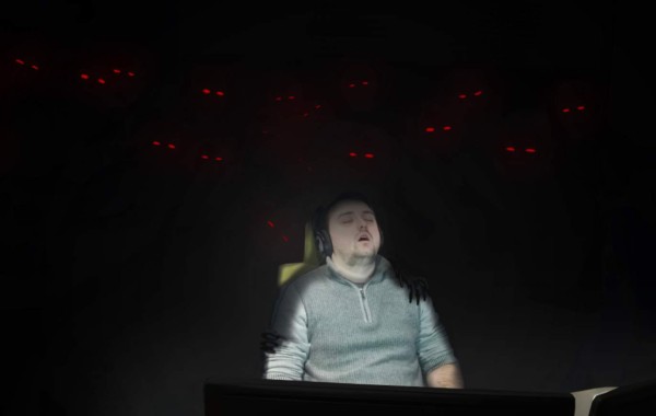 Un hombre se duerme en su trabajo y la red acaba con él de forma épica