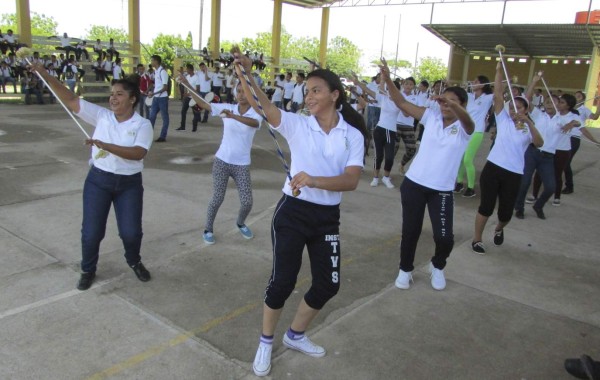Palillonas y bandas de Choluteca desfilarán al ritmo de 'Despacito”