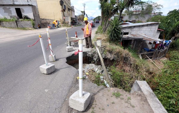 Tras denuncia refuerzan bases del puente de Las Uvas