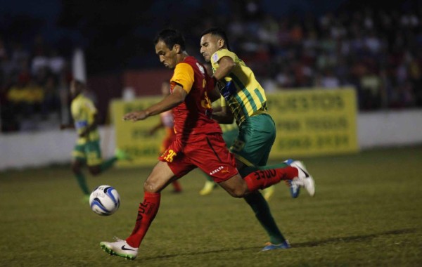 Real España vence al Parrillas One con triplete de Cardozo