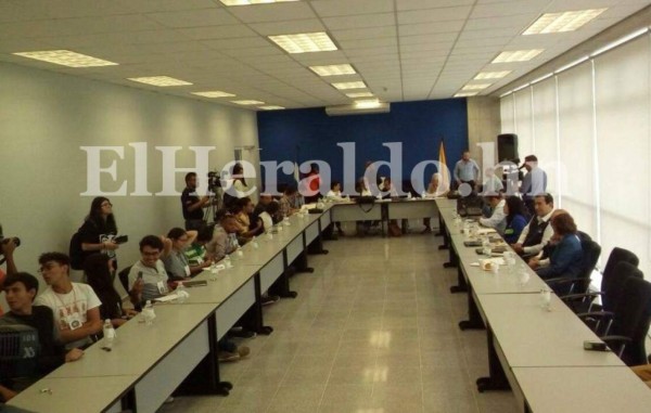 Reanudan diálogo entre estudiantes y autoridades de UNAH