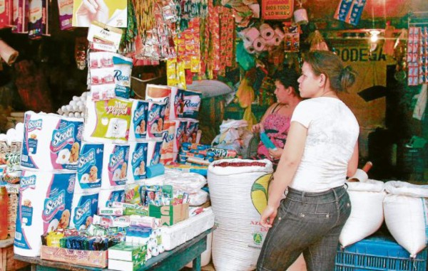 Retroceden precios de productos de primera necesidad