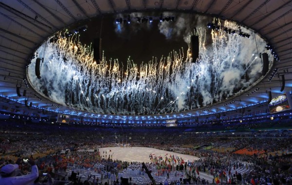 Con carnaval, Río clausura los Juegos; cede posta a Tokio