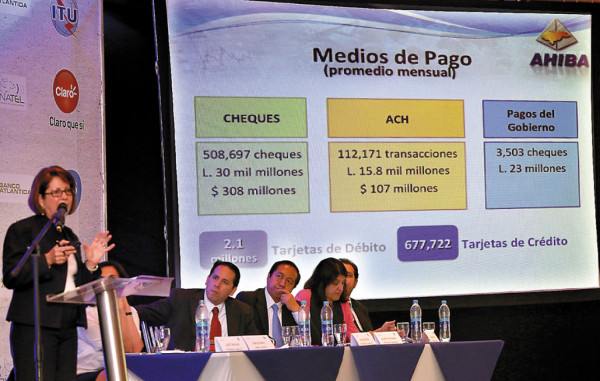 Sistema financiero y telefónicas buscan impulsar la banca móvil