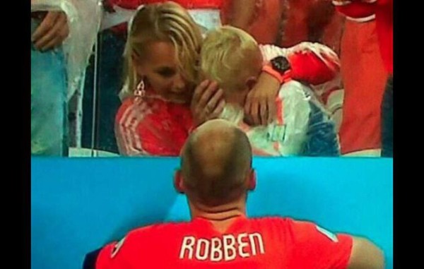 El desconsolado llanto del hijo de Robben tras la derrota ante Argentina