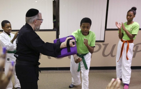 Artes marciales ayudan a niños a patear cáncer en Michigan &nbsp;&nbsp;