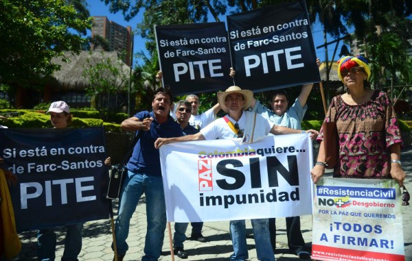 Advierte Santos: FARC lista para 'guerra urbana' si Colombia rechaza paz