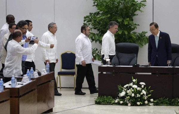 Colombia: gobierno y FARC firman acuerdo sobre cese al fuego y desarme&nbsp;&nbsp;&nbsp;
