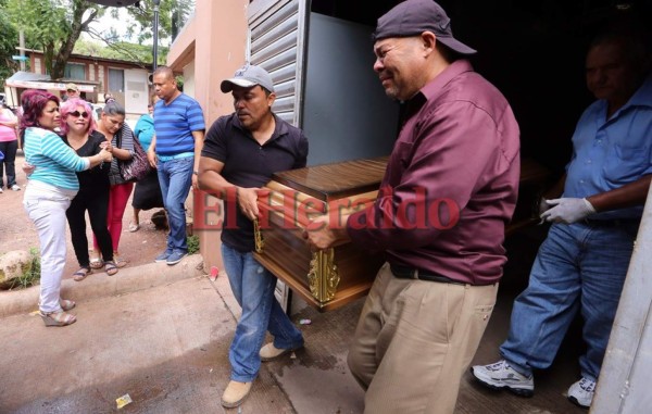 Doloroso momento cuando familiares reclamaron cuerpo del niño soterrado en Los Llanos