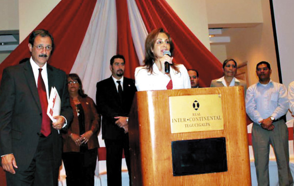 Marcia Villeda planea una ciudad moderna