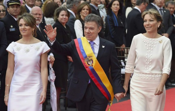 Santos asume segundo mandato con promesa de paz y equidad