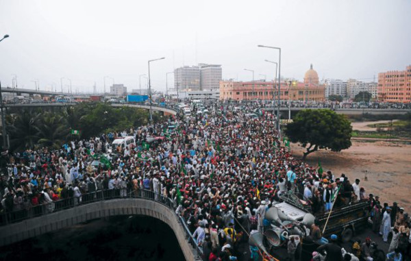 Doce muertos tras ataque suicida en protesta por película antiislam