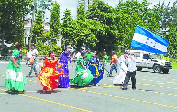 Jóvenes deciden su futuro al son de la danza