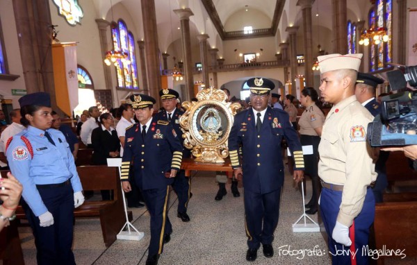 Bomberos rinden honor a la Virgen de Suyapa
